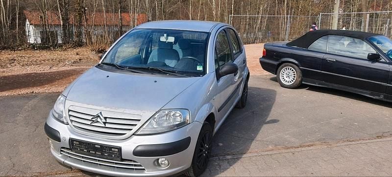 Silber Gebraucht 2003 Citroën C3 Kleinwagen | 450 € - Bild 1/4