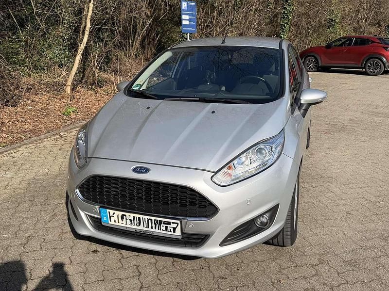 Gebraucht Ford Fiesta SYNC Edition 101 PS (74 kW) 2017 Silber Limousine