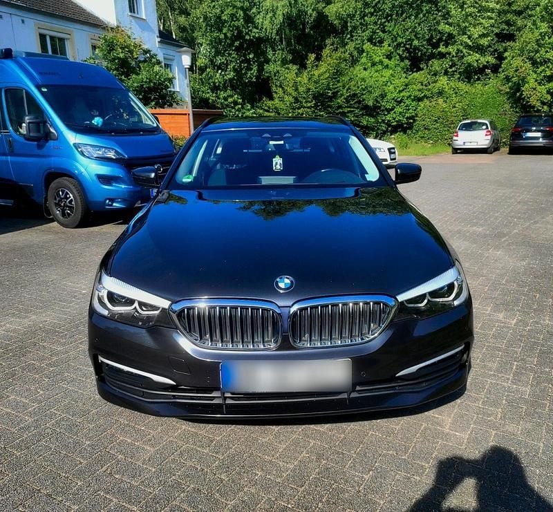 Gebraucht BMW 520 Luxury Line 190 PS (139 kW) 2019 Grau Kombi