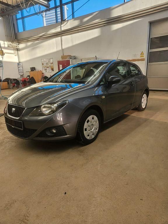 Grau Gebraucht 2012 Seat Ibiza SC Reference Kleinwagen | 3.950 € (Fairer Preis) - Bild 1/4