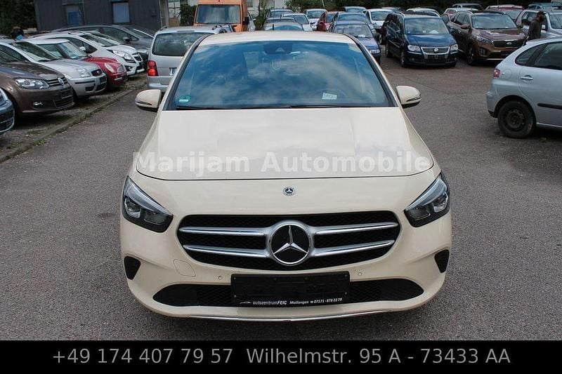 Gebraucht Mercedes B200 150 PS (110 kW) 2021 Gelb Van / Kleinbus