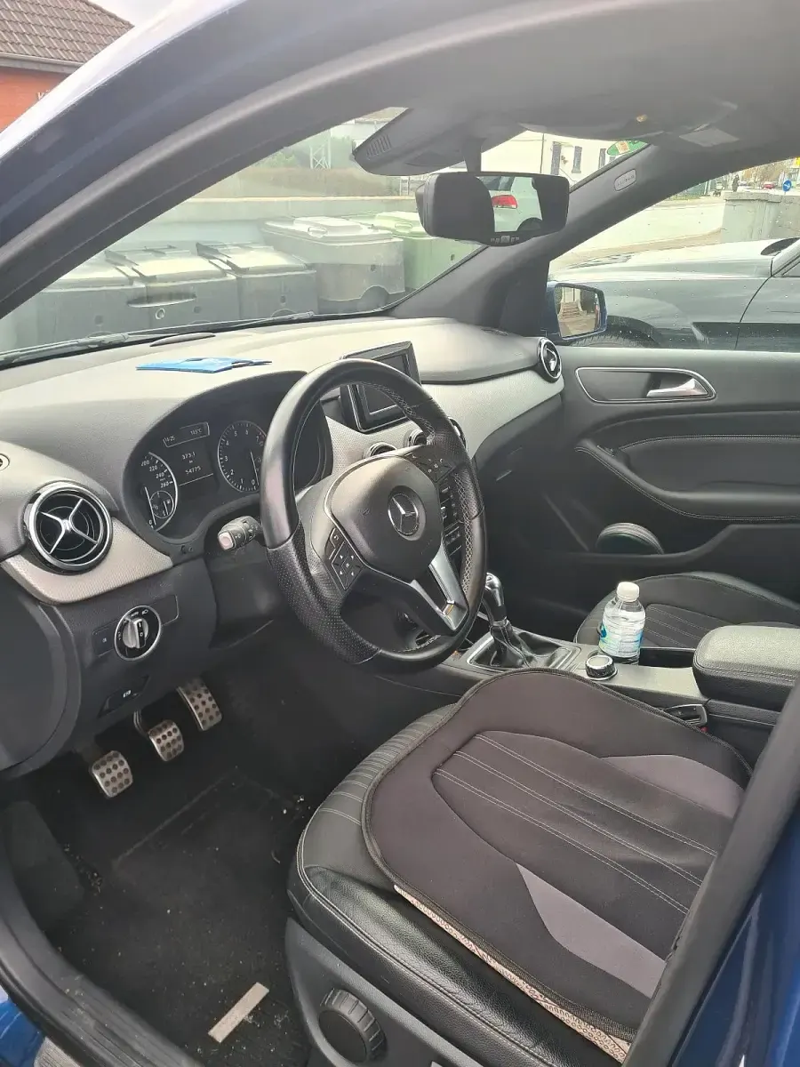 Gebraucht Mercedes B200 156 PS (114 kW) 2012 Blau Van / Kleinbus