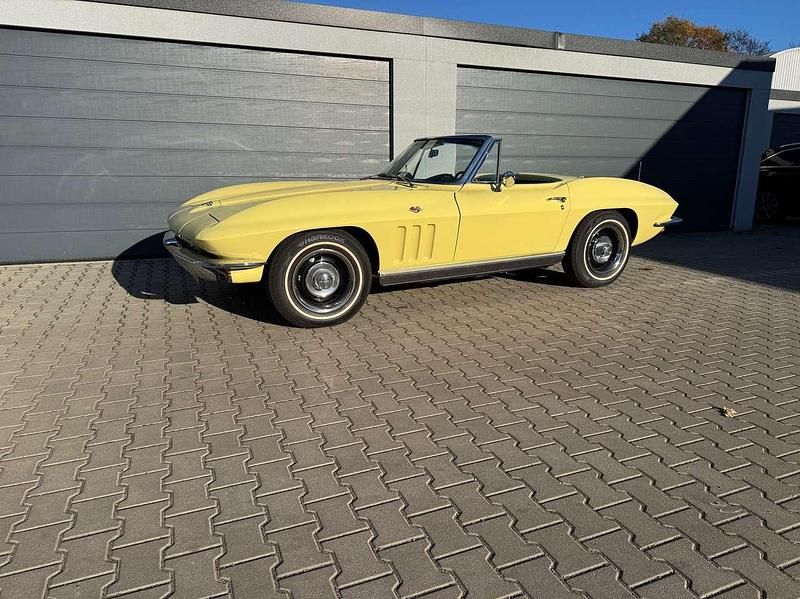 Gebraucht Chevrolet Corvette C2 234 PS (172 kW) 1965 Gelb Cabrio