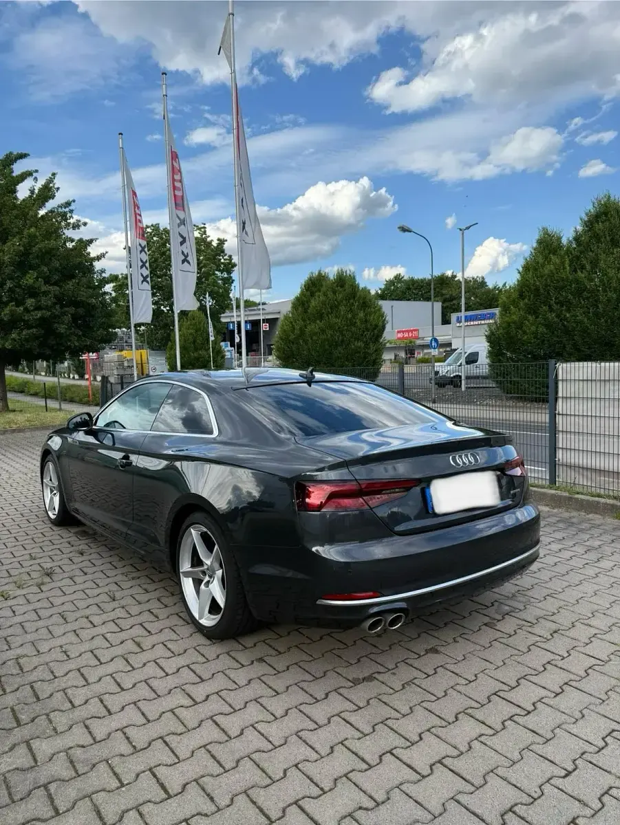 Gebraucht Audi A5 Comfort 218 PS (160 kW) 2018 Grau Coupé