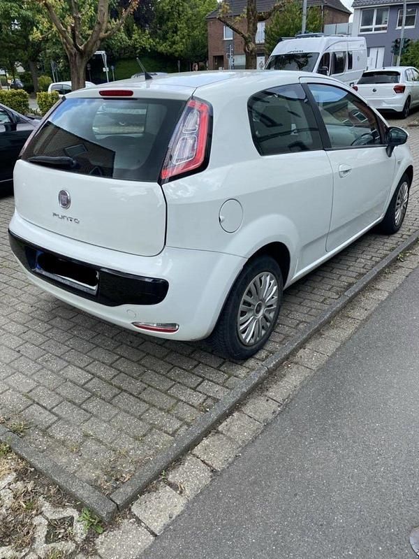 Gebraucht Fiat Punto 69 PS (50 kW) 2011 Weiß Kleinwagen