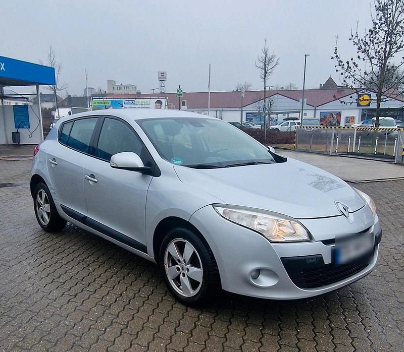 Gebraucht Renault Mégane 110 PS (80 kW) 2011 Silber Limousine