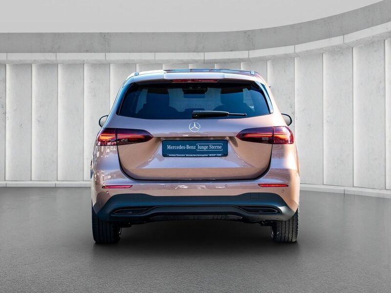Gebraucht Mercedes B200 Advanced Plus 163 PS (119 kW) 2023 Roségold Van / Kleinbus