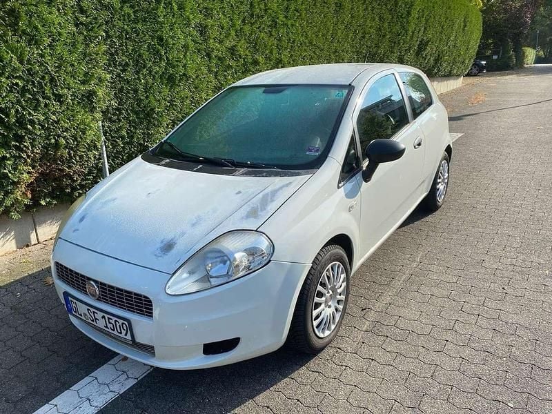 Weiß Gebraucht 2009 Fiat Grande Punto Kleinwagen | 700 € (Superpreis) - Bild 1/4