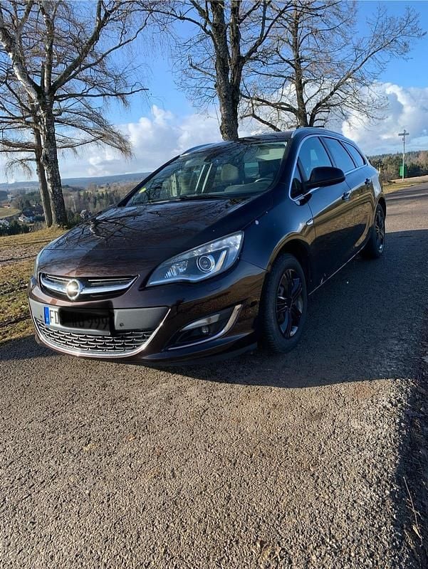 Gebraucht Opel Astra 165 PS (121 kW) 2014 Braun Kombi