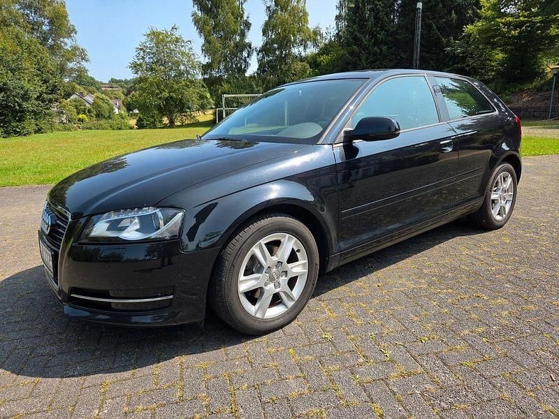 Schwarz Gebraucht 2011 Audi A3 Ambiente Limousine | 4.690 € (Fairer Preis) - Bild 1/4