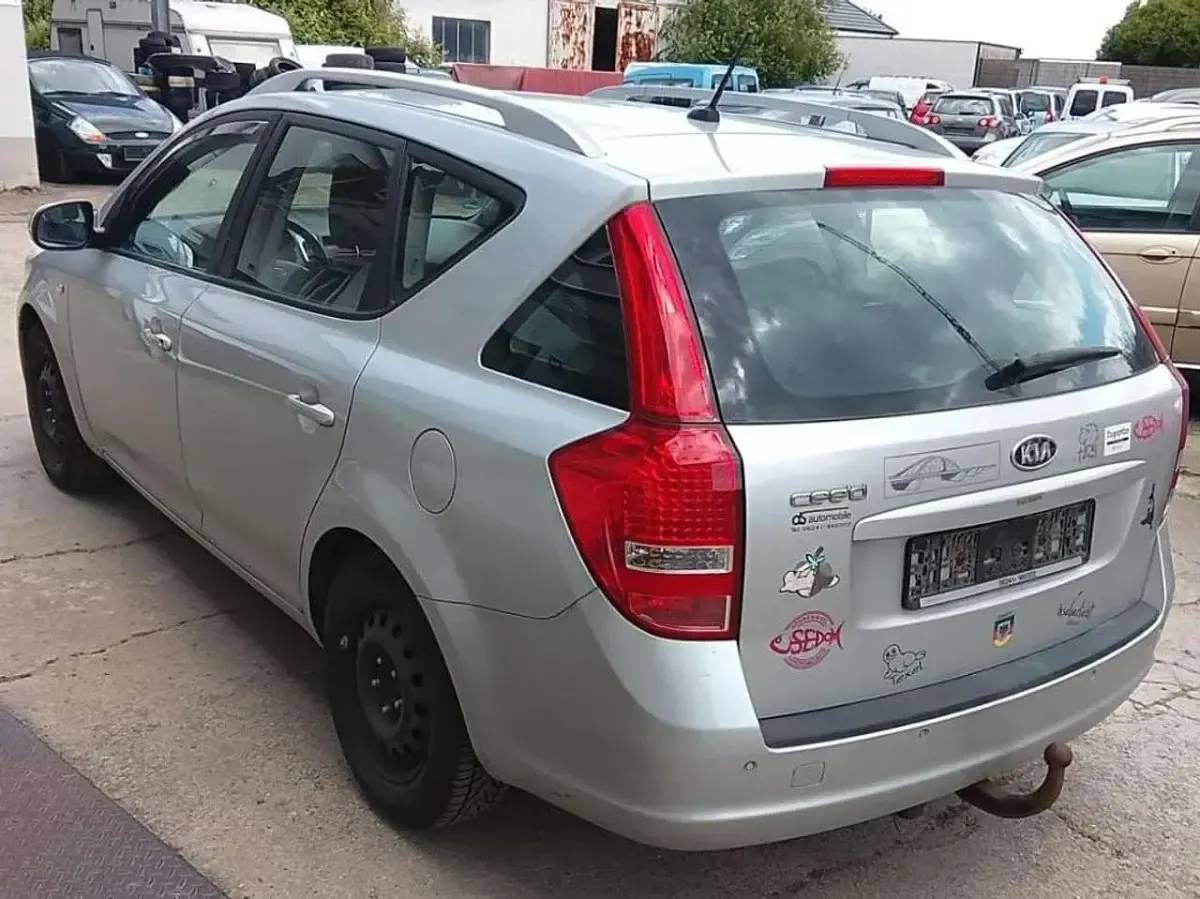 Gebraucht Kia Ceed Sportswagon Edition 7 125 PS (91 kW) 2012 Kirunasilber met. Kombi