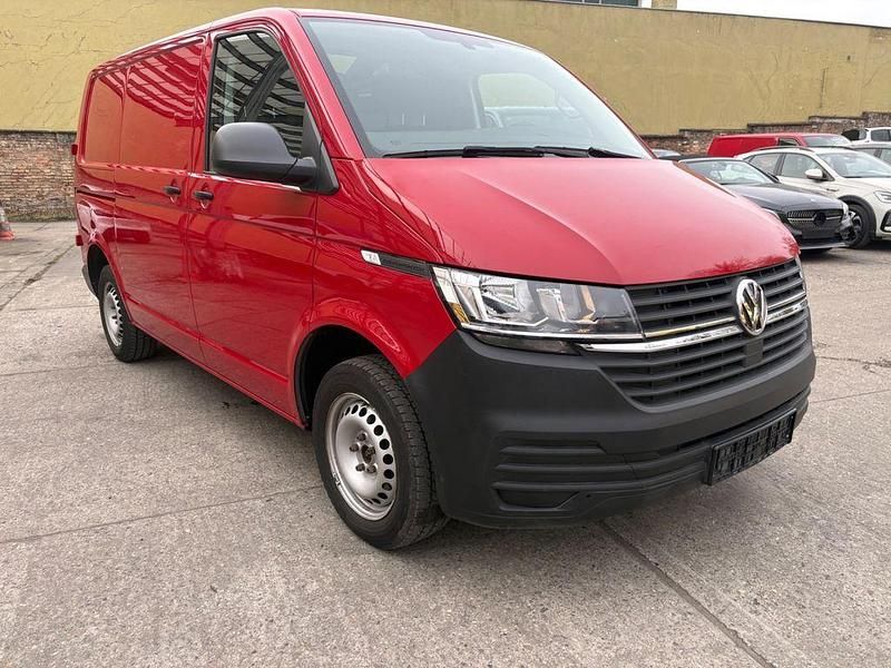 Gebraucht VW T6.1 150 PS (110 kW) 2022 Rot Van