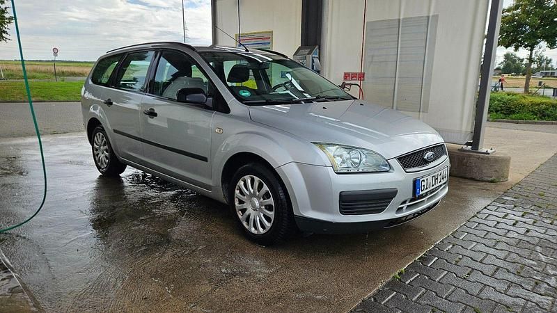 Grau Gebraucht 2005 Ford Focus Trend Kombi | 699 € (Superpreis) - Bild 1/4