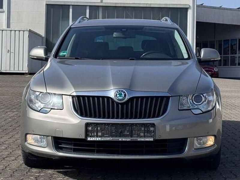 Gebraucht Skoda Superb 140 PS (102 kW) 2012 Beige Kombi