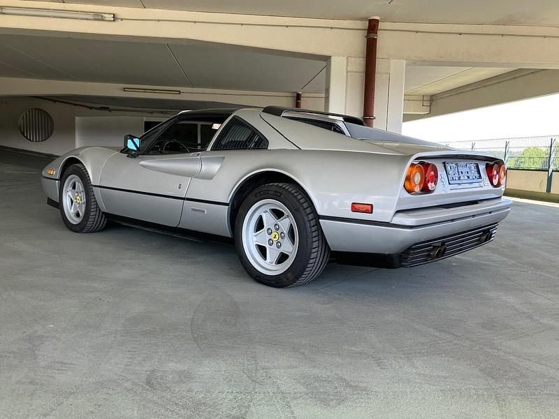 Second-hand Ferrari 328 255 CP (187 kW) 1986 Argintiu Coupe
