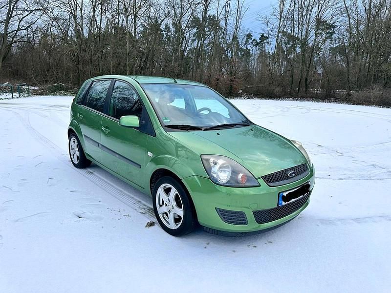 Grün Gebraucht 2008 Ford Fiesta Limousine | 1.500 € (Fairer Preis) - Bild 1/4