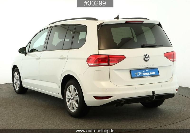 Gebraucht VW Touran Comfortline 150 PS (110 kW) 2022 Weiß Van / Kleinbus