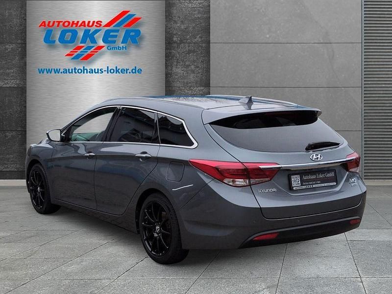 Gebraucht Hyundai i40 Premium 141 PS (103 kW) 2017 Silber Kombi