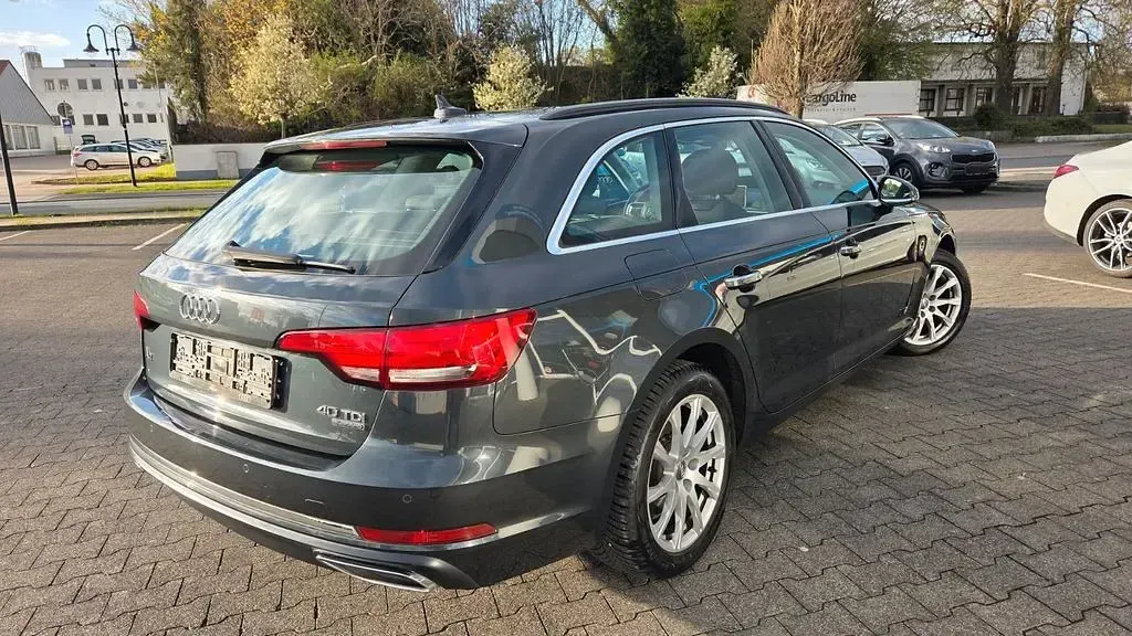 Gebraucht Audi A4 Sport 190 PS (139 kW) 2019 Grau Limousine