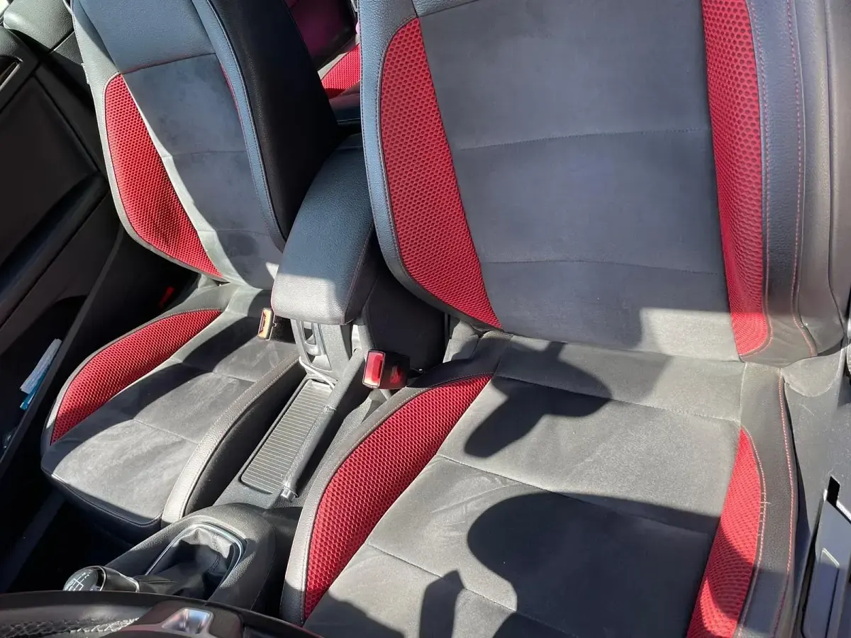 Gebraucht VW Golf Cabriolet 105 PS (77 kW) 2012 Rot Cabrio