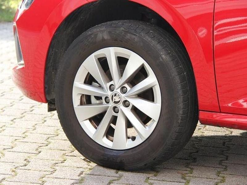 Gebraucht Skoda Kamiq 95 PS (69 kW) 2024 Velved red (metallic) SUV