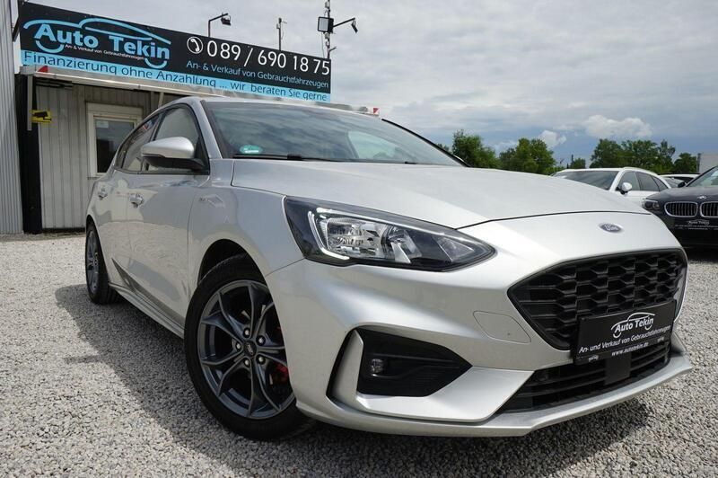 Silber Gebraucht 2020 Ford Focus ST-Line Limousine | 15.950 € (Guter Preis) - Bild 1/3