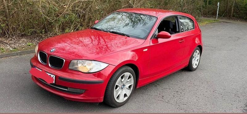 Gebraucht BMW 118 Lifestyle 143 PS (105 kW) 2009 Rot Kleinwagen