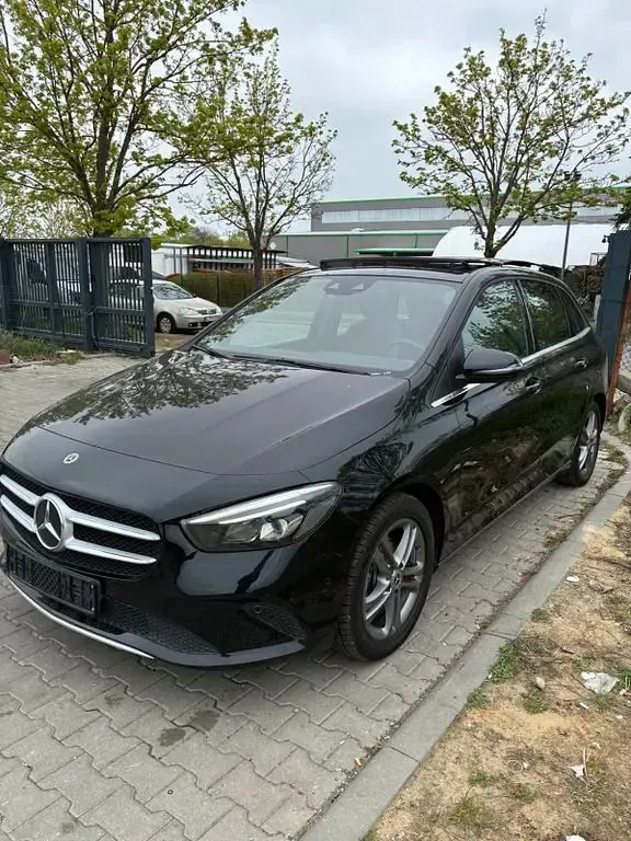 Gebraucht Mercedes B180 116 PS (85 kW) 2019 Schwarz Van / Kleinbus