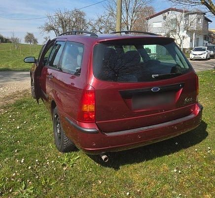 Gebraucht Ford Focus 100 PS (73 kW) 2003 Rot Kombi