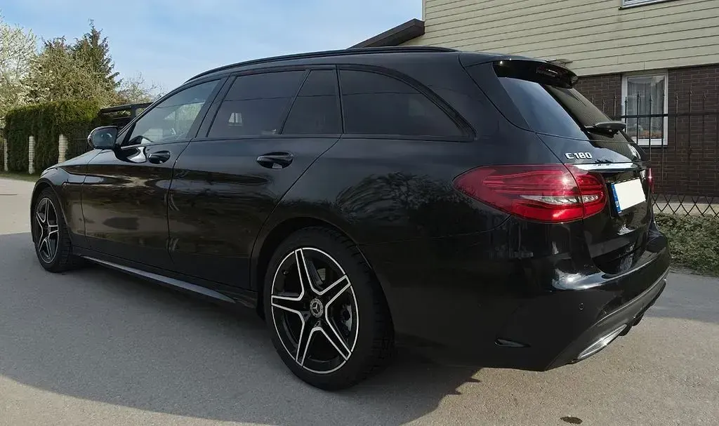 Gebraucht Mercedes C180 AMG 156 PS (114 kW) 2021 Schwarz Limousine