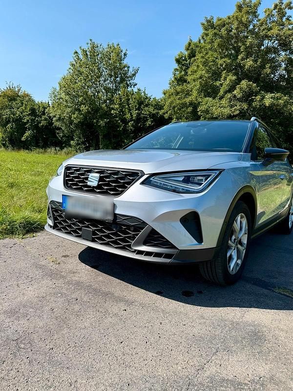 Silber Gebraucht 2022 Seat Arona FR SUV | 24.400 € (Etwas zu teuer) - Bild 1/4