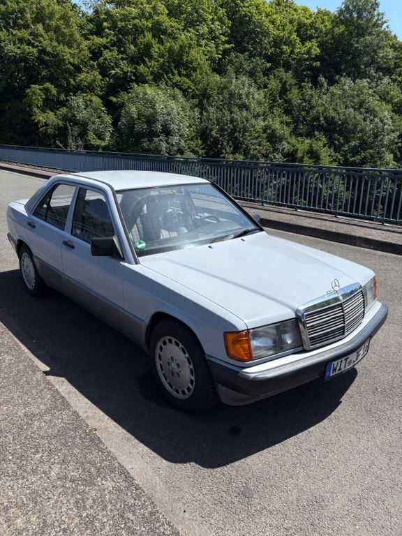 Grau Gebraucht 1992 Mercedes 190 Limousine | 5.350 € - Bild 1/4
