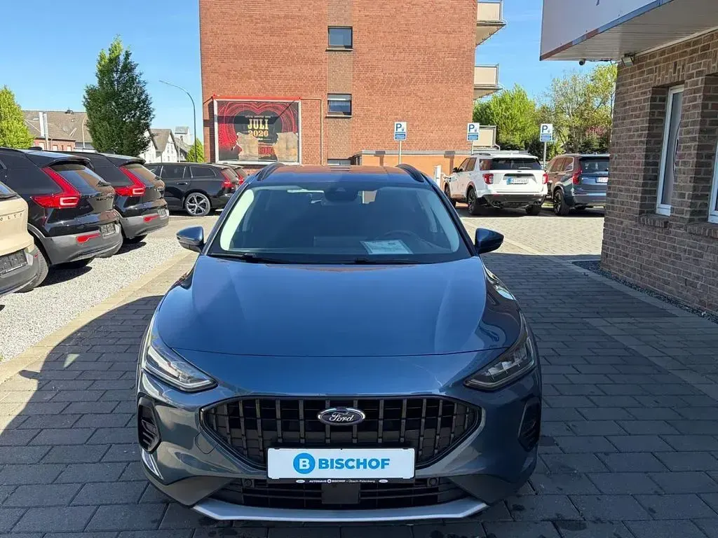 Używany Ford Focus Active 155 KM (114 kW) 2024 Niebieski Sedan/Limuzyna