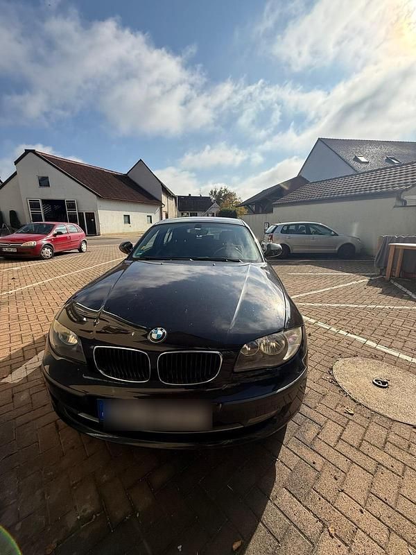 Schwarz Gebraucht 2010 BMW 118 Kleinwagen | 2.800 € (Superpreis) - Bild 1/4