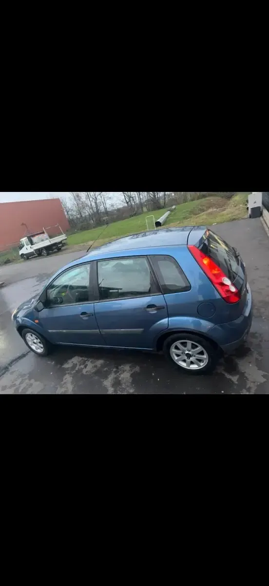 Gebraucht Ford Fiesta 69 PS (50 kW) 2005 Blau Kleinwagen