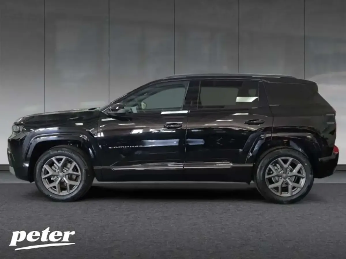 Neu Jeep Compass 144 PS (105 kW) 2026 Vulcano black SUV