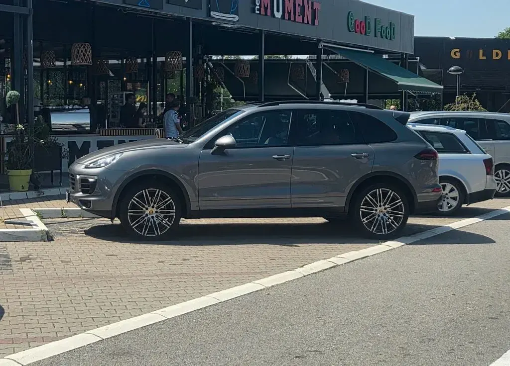 Gebraucht Porsche Cayenne 262 PS (192 kW) 2015 Grau SUV