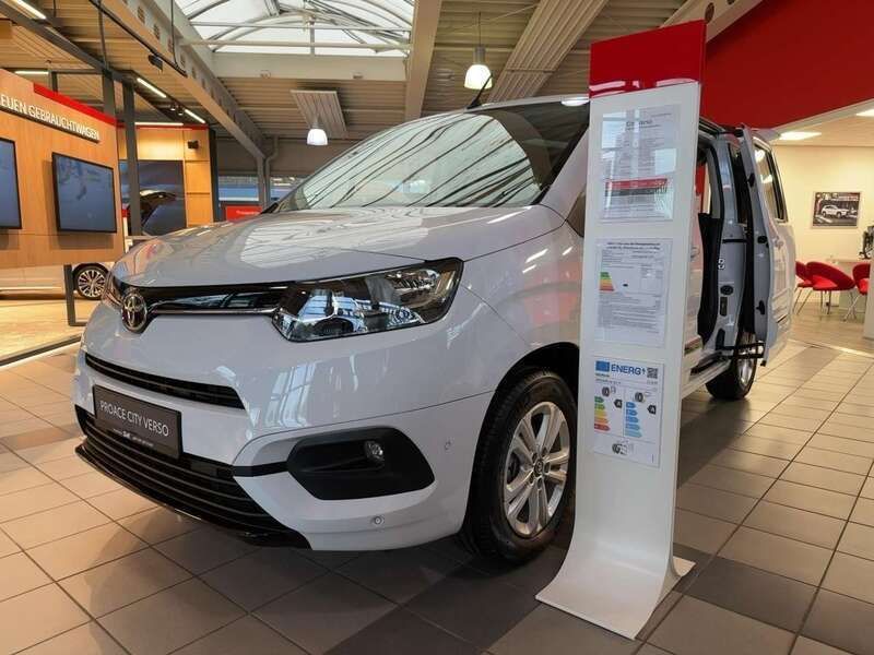 Ice white (weiß) Neu 2024 Toyota Proace Verso City Kombi | 29.480 € (Superpreis) - Bild 1/4