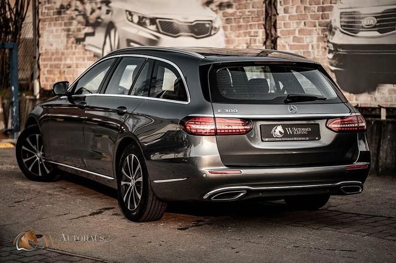 Gebraucht Mercedes E300 Exclusive 258 PS (189 kW) 2021 Grau Limousine
