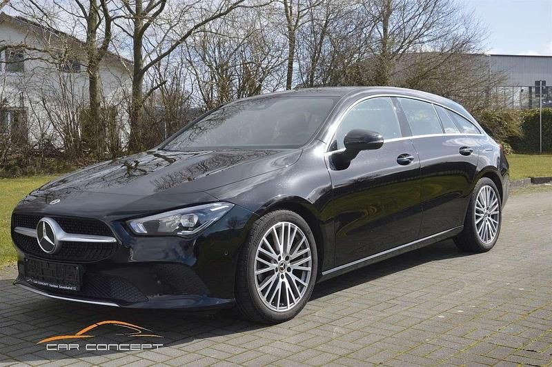 Gebraucht Mercedes CLA200 163 PS (119 kW) 2023 Schwarz Kombi