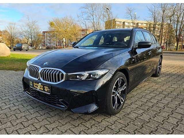 Black saphire metallic Gebraucht 2024 BMW 330 M Sport Kombi | 37.950 € (Superpreis) - Bild 1/4
