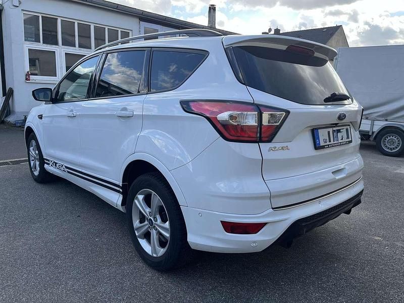 Gebraucht Ford Kuga ST-Line 150 PS (110 kW) 2018 Weiß SUV