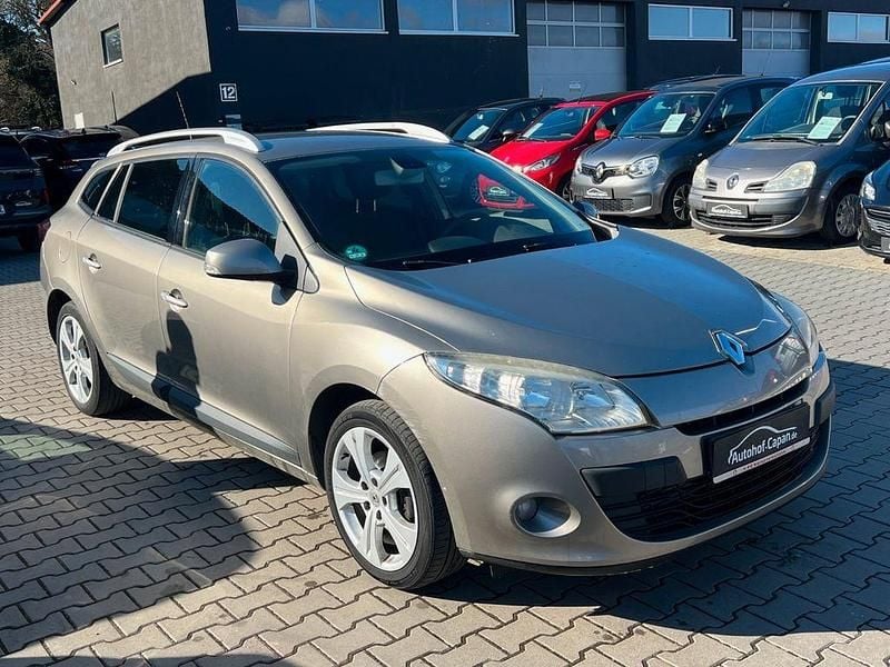Gebraucht Renault Mégane III Dynamique 106 PS (77 kW) 2010 Gold Limousine