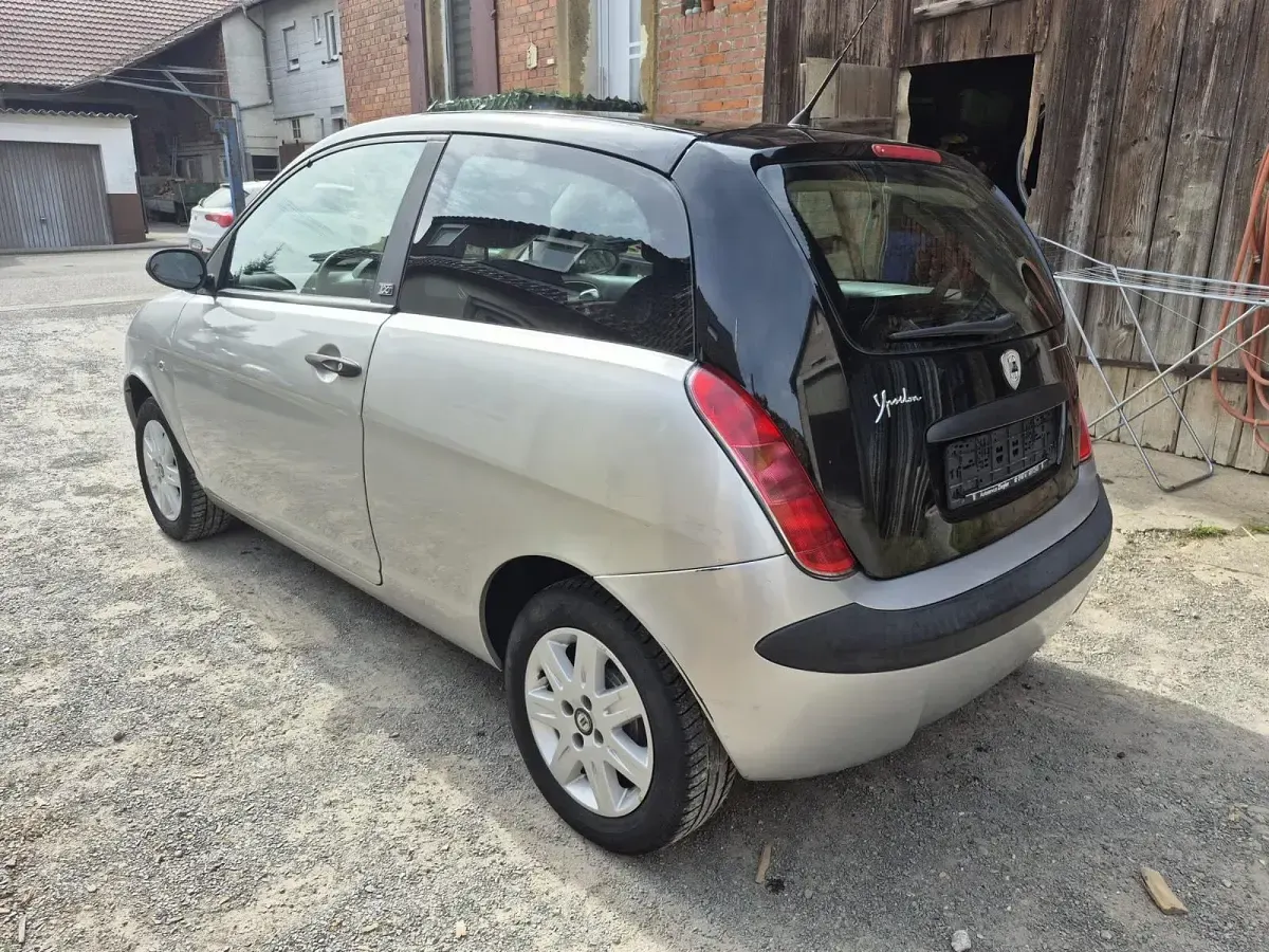 Brugt Lancia Ypsilon 60 HK (44 kW) 2006 Grå Hatchback