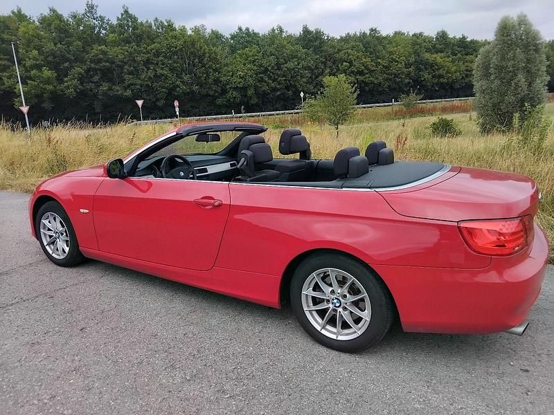 Rot Gebraucht 2011 BMW 318 Cabriolet Cabrio | 12.500 € (Fairer Preis) - Bild 1/4