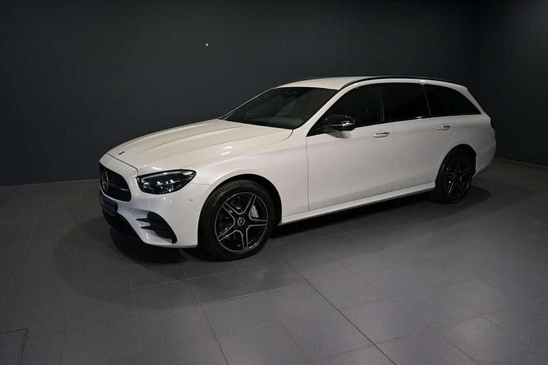 Gebraucht Mercedes E300 AMG 306 PS (225 kW) 2022 Manufaktur diamantweiß bright Kombi