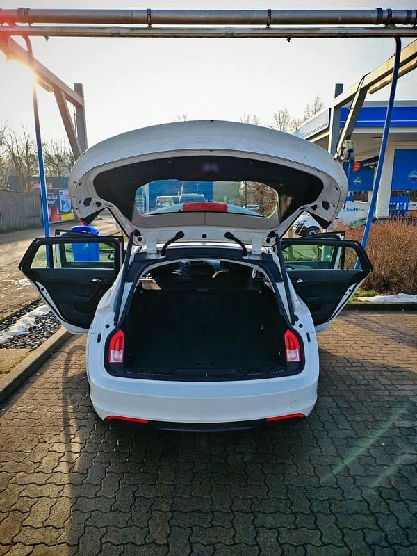 Gebraucht Opel Insignia 110 PS (80 kW) 2009 Weiß Kombi