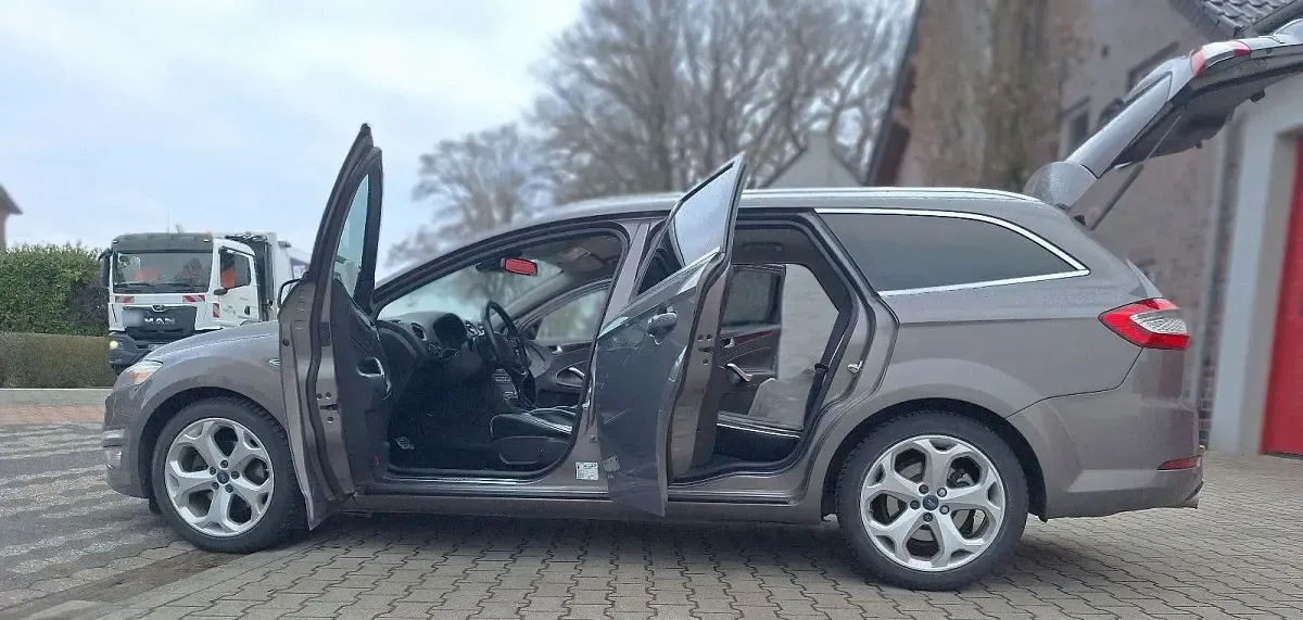 Gebraucht Ford Mondeo 200 PS (147 kW) 2014 Schwarz Kombi