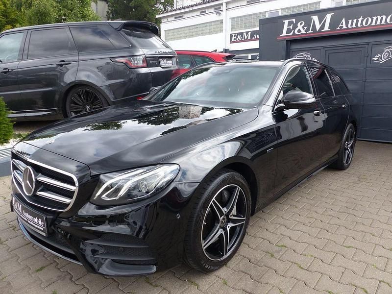 Schwarz Gebraucht 2019 Mercedes E300 AMG line Limousine | 25.480 € (Fairer Preis) - Bild 1/4