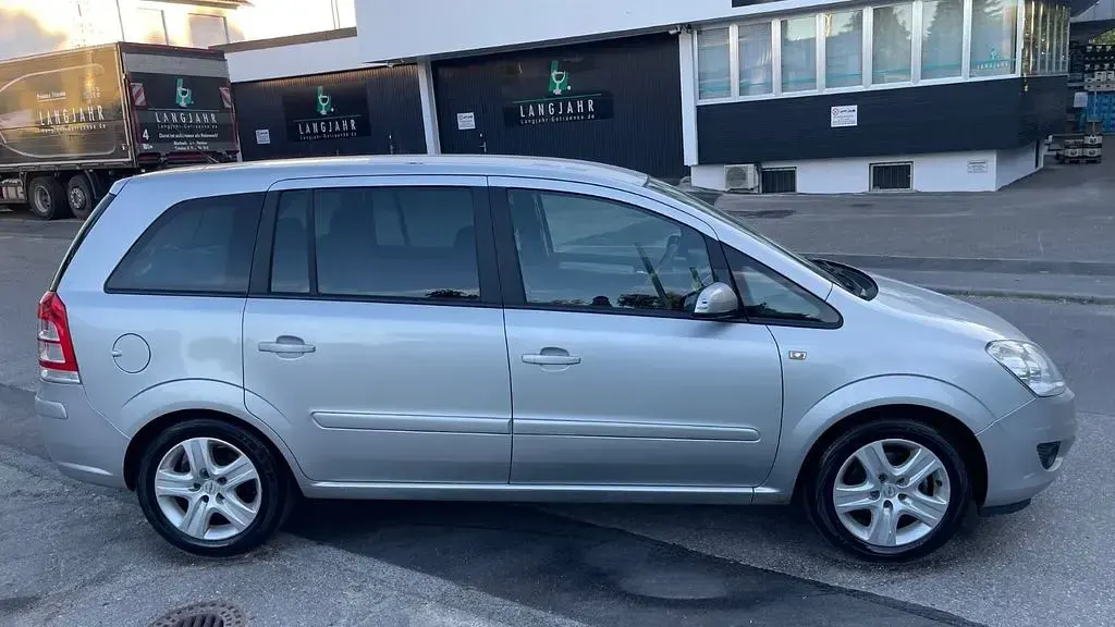 Gebraucht Opel Zafira Edition 140 PS (102 kW) 2009 Silber Van / Kleinbus